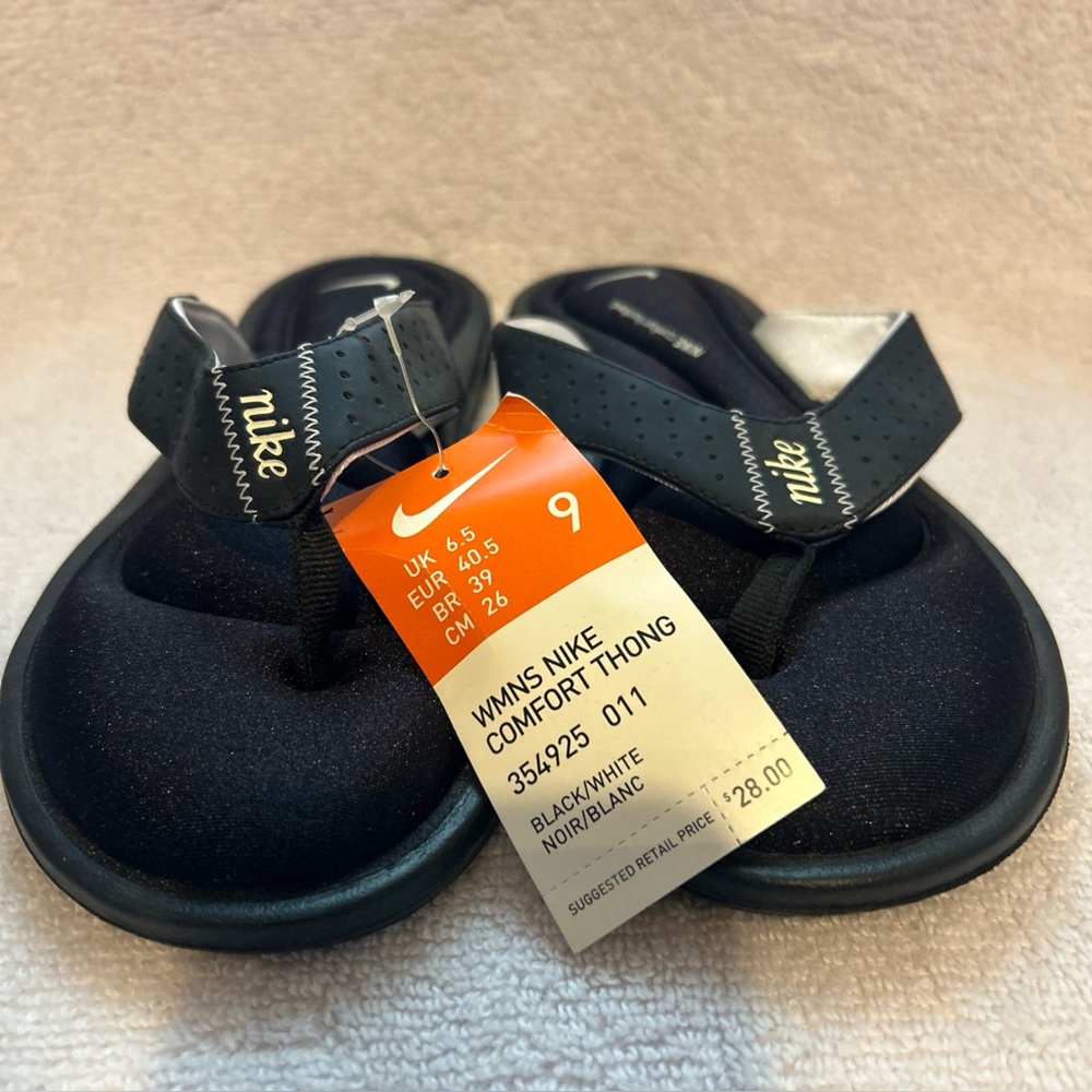 *just sold** Women’s Nike Footbed Sandal Size 9 NWT - comfortable- flip flops